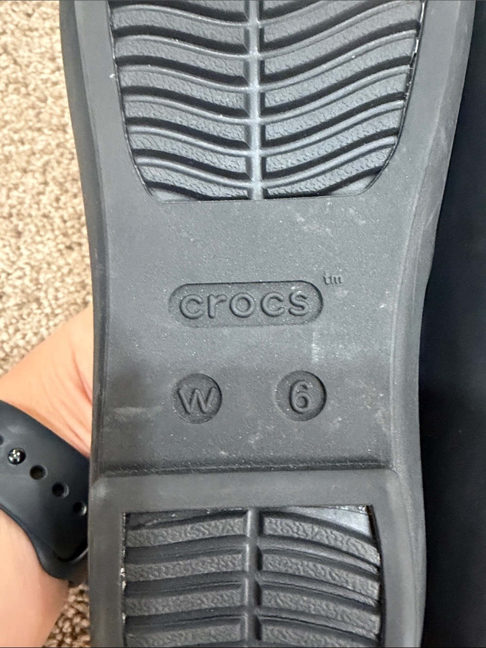 CROCS Women's Black Pointed Slip-On Flats - Picture 4 of 4